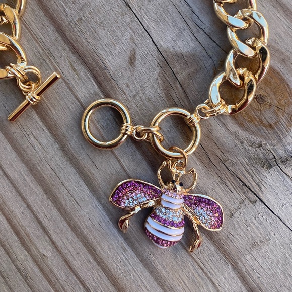Gold Cuban link rhinestone bee charm bracelet - Picture 4 of 5